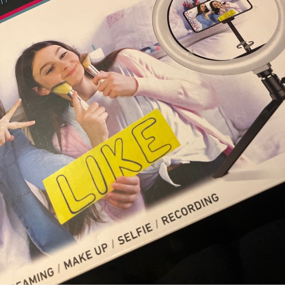 Tripod selfie light with remote - Picture 6 of 13